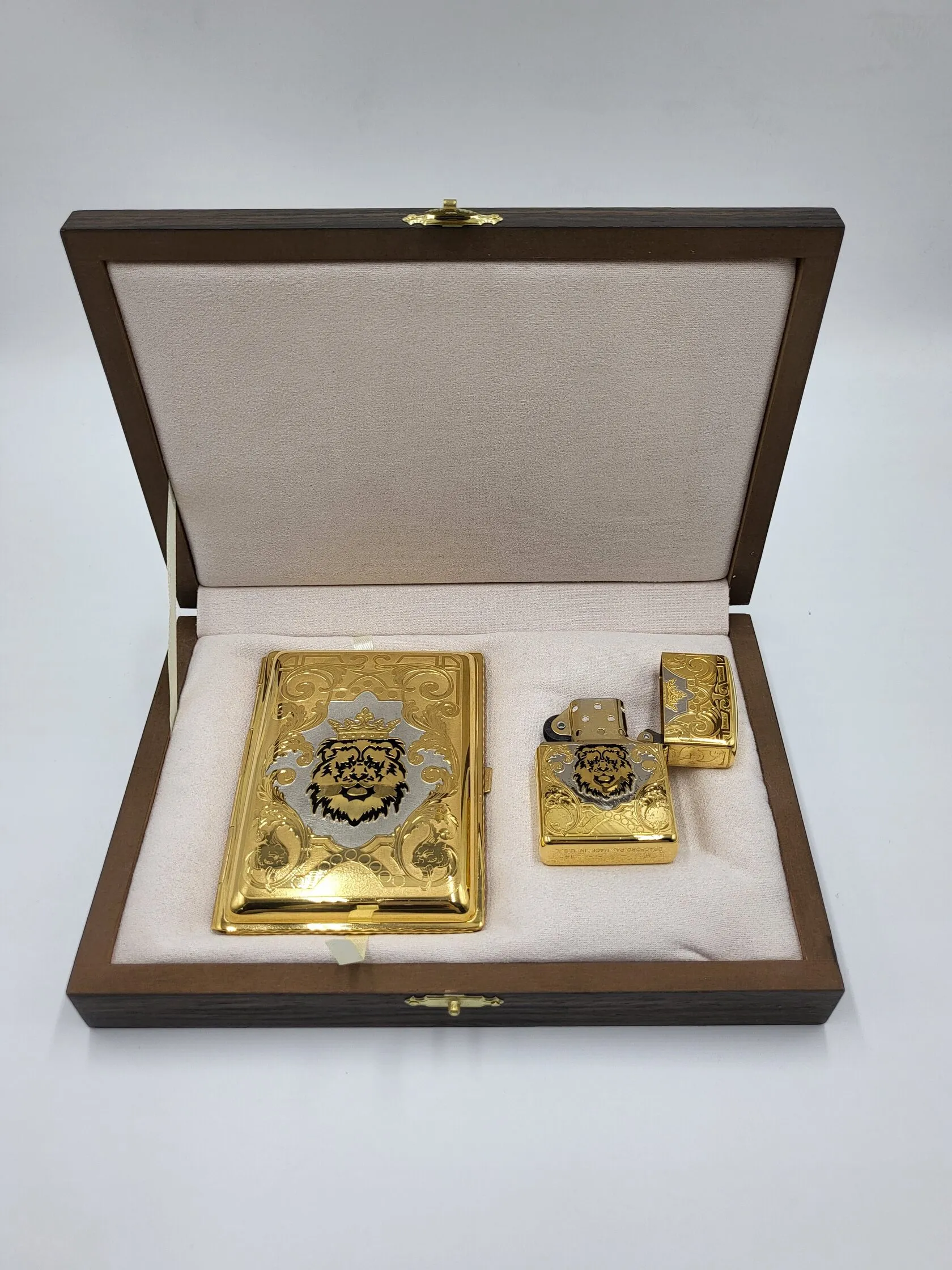 Набор зажигалка + портсигар «ЛЕВ»